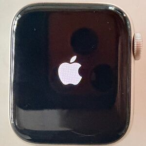 Apple Watch SE 3 40mm Starlight